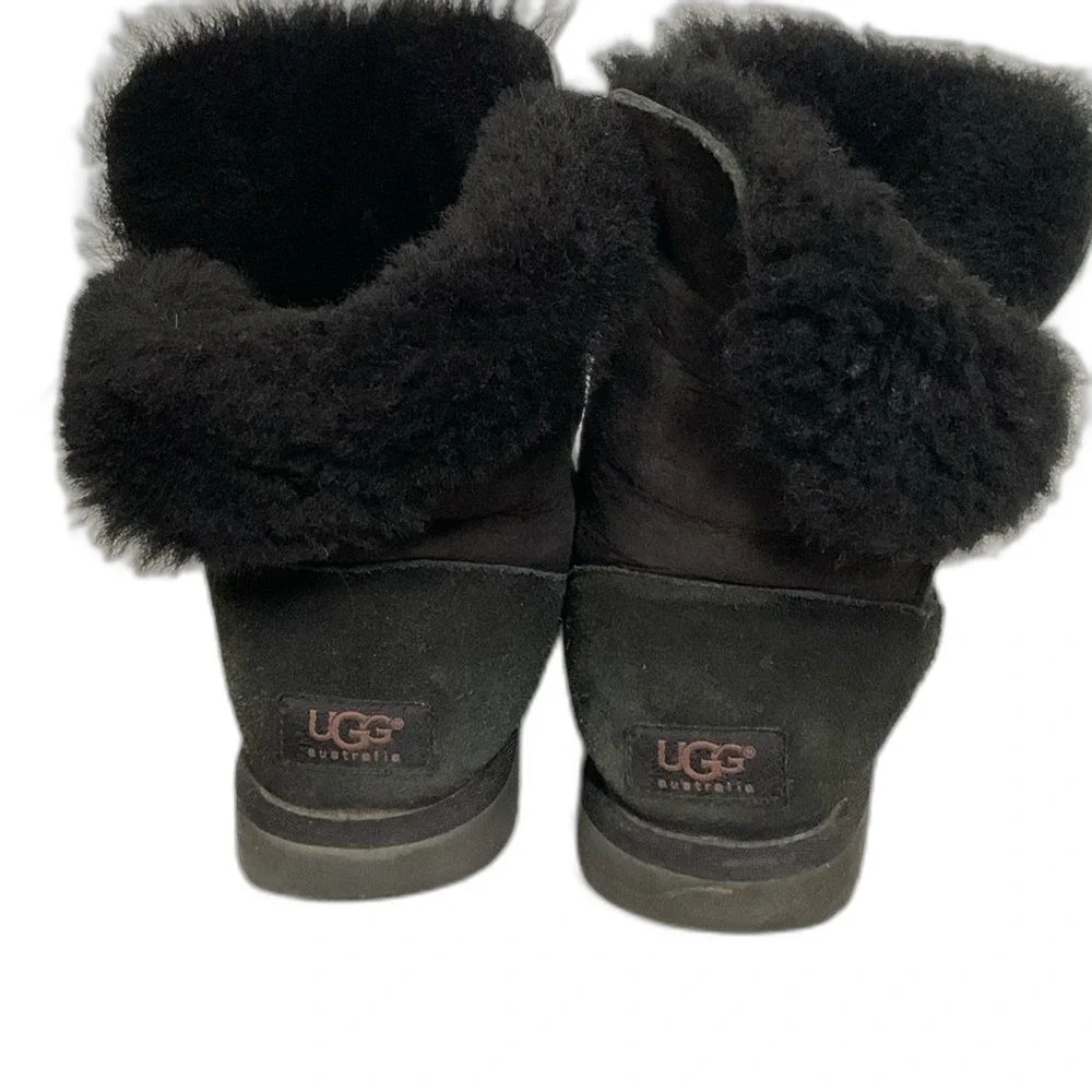 UGG Women's Bailey Button II Black Suede Low Shearling Boot Size 6